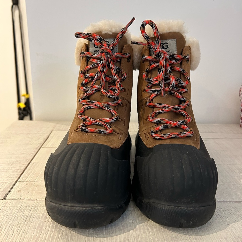 Ugg size 7 - WOMEN'S ADIROAM HIKER BOOTS
Used like new